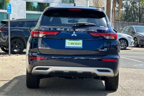 More photos of 2025 Mitsubishi Outlander PHEV SE at Mossy Mitsubishi, CA