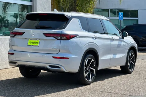 More photos of 2025 Mitsubishi Outlander PHEV SEL at Mossy Mitsubishi, CA