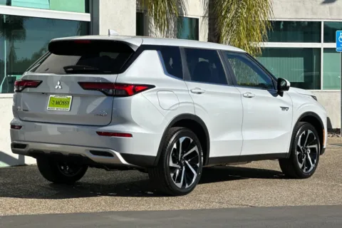 More photos of 2025 Mitsubishi Outlander PHEV SE at Mossy Mitsubishi, CA
