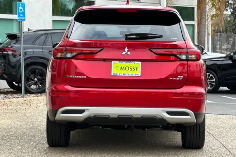 More photos of 2025 Mitsubishi Outlander PHEV SE at Mossy Mitsubishi, CA