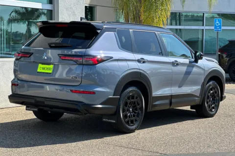 More photos of 2025 Mitsubishi Outlander SE at Mossy Mitsubishi, CA