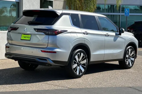 More photos of 2025 Mitsubishi Outlander SE at Mossy Mitsubishi, CA