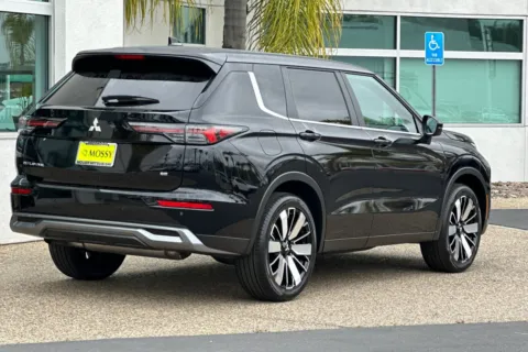 More photos of 2025 Mitsubishi Outlander SE at Mossy Mitsubishi, CA
