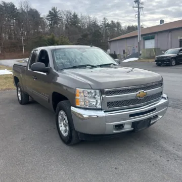More photos of 2013 CHEVROLET SILVERADO 1500 LT at Mr. Care Auto, IN