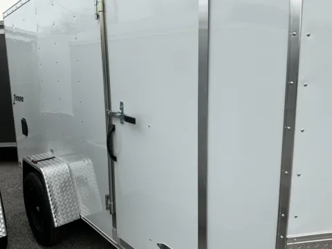 More photos of 2026 HOMESTEADER 612IS ENCLOSED at Mr. Care Auto, IN