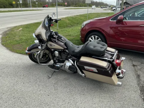 Another view of 1998 HARLEY- DAVIDSON FLHTCUI ANNIVER MC for sale in Camby, IN at Mr. Care Auto