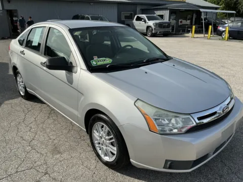 Silver 2009 FORD FOCUS SE for sale in Camby, IN