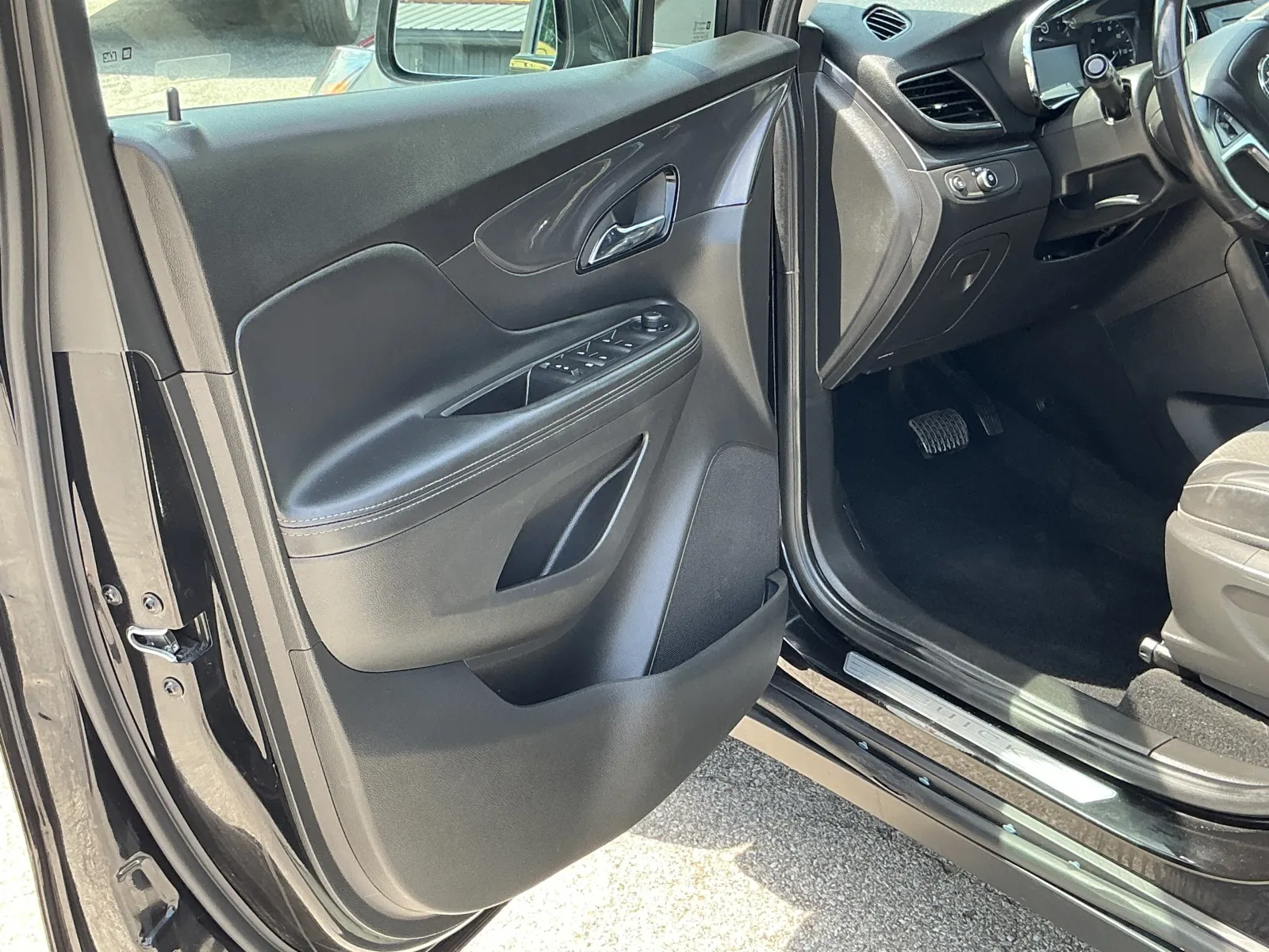 2022 Buick Encore Preferred - Photo 31