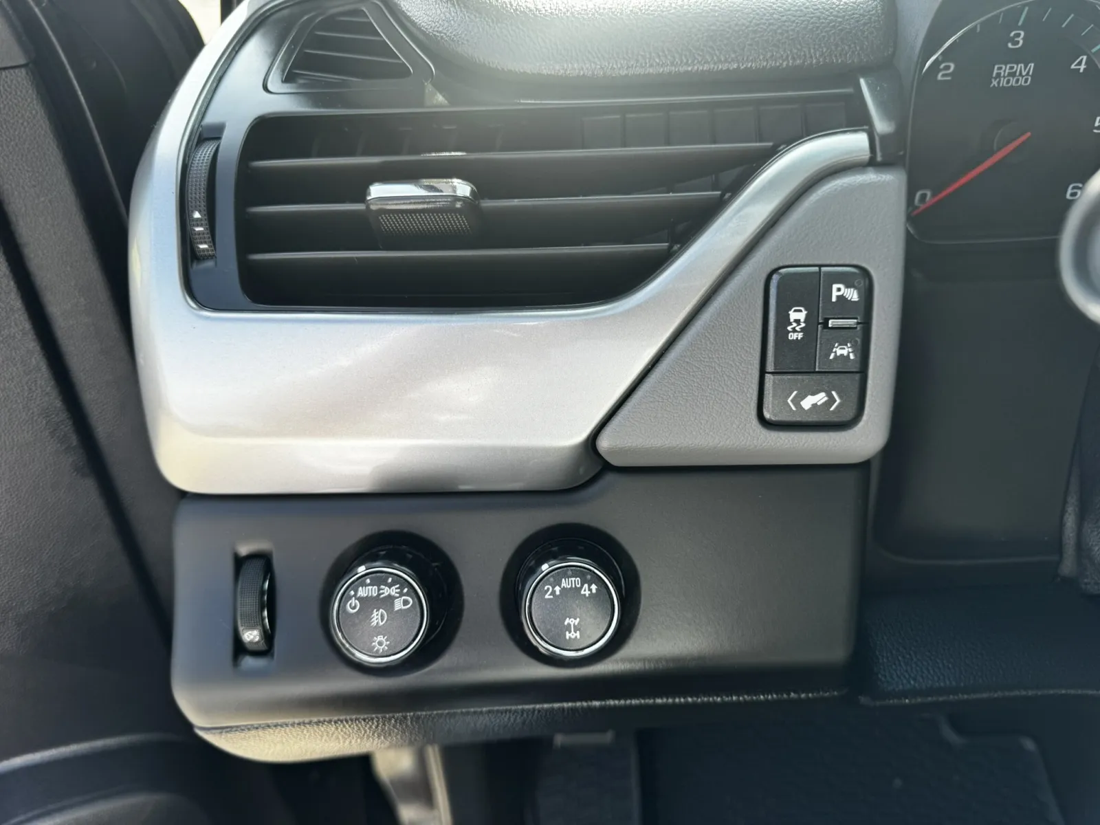 2018 Chevrolet Tahoe LT - Photo 23