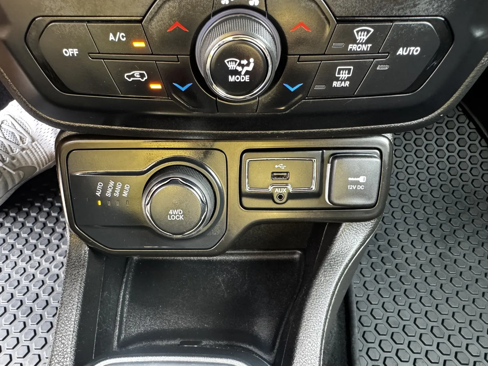 2021 Jeep Renegade Latitude - Photo 25