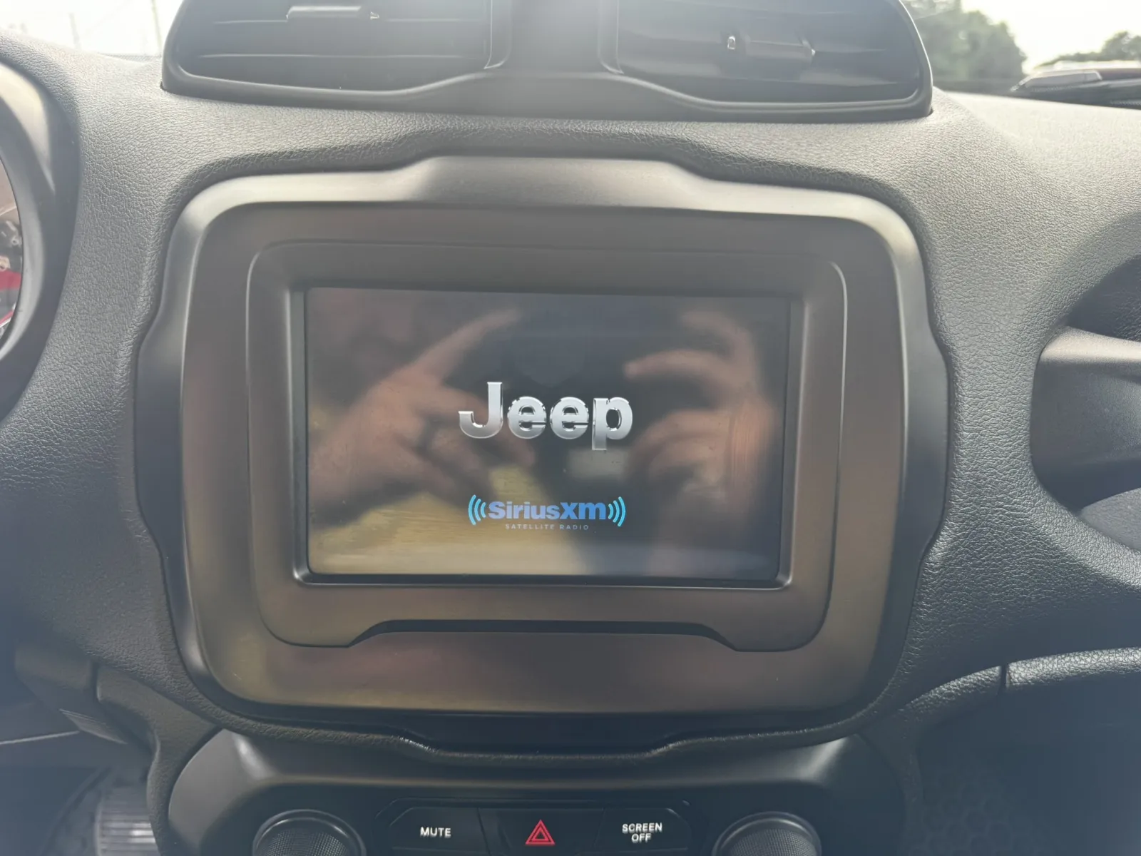2021 Jeep Renegade Latitude - Photo 23