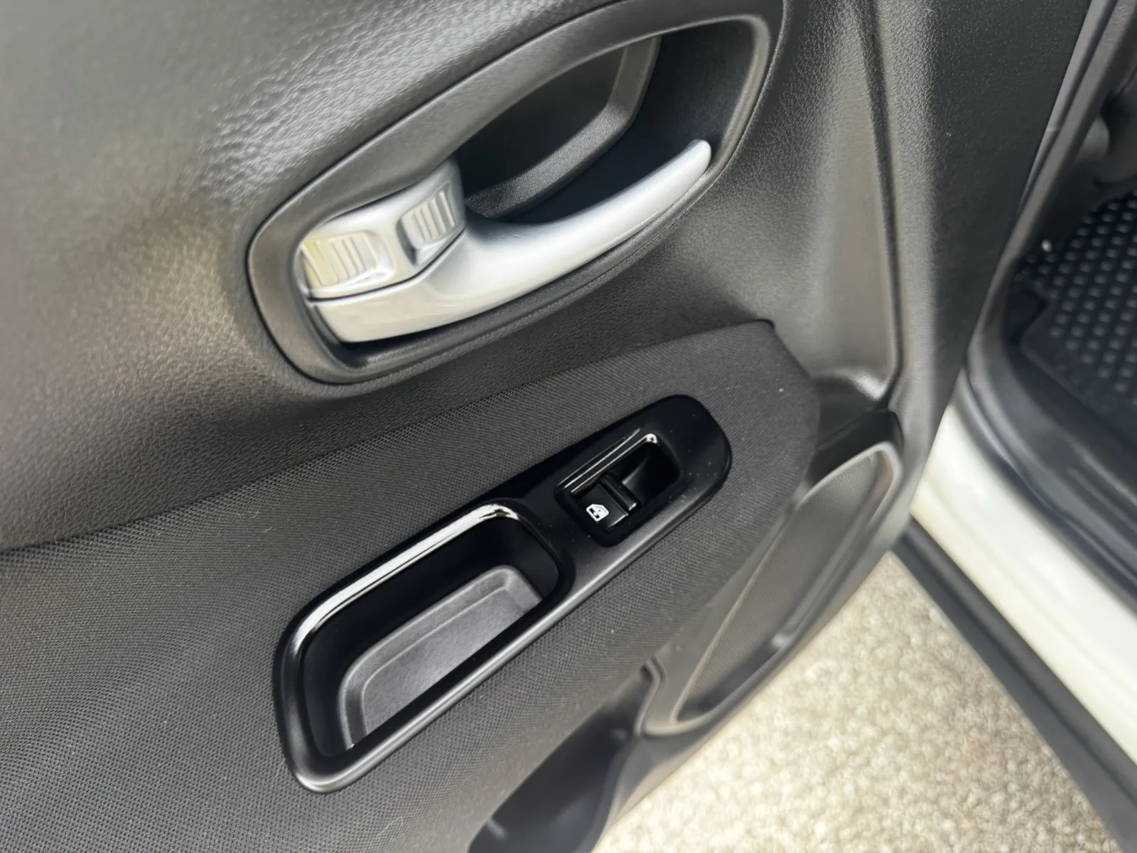 2021 Jeep Renegade Latitude - Photo 30