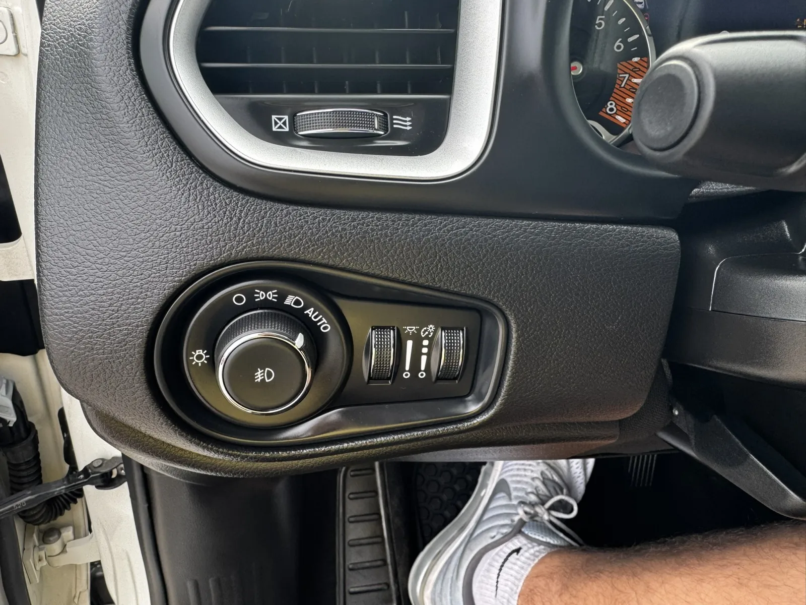 2021 Jeep Renegade Latitude - Photo 26