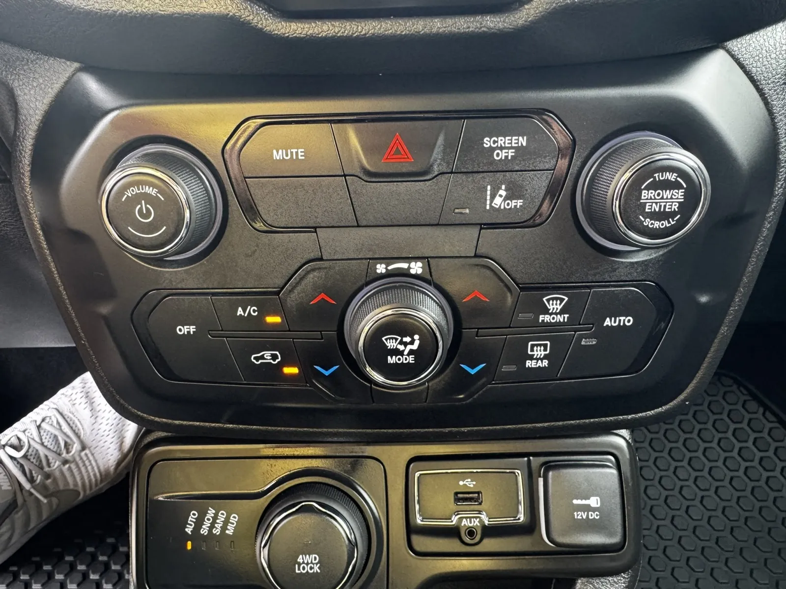 2021 Jeep Renegade Latitude - Photo 24