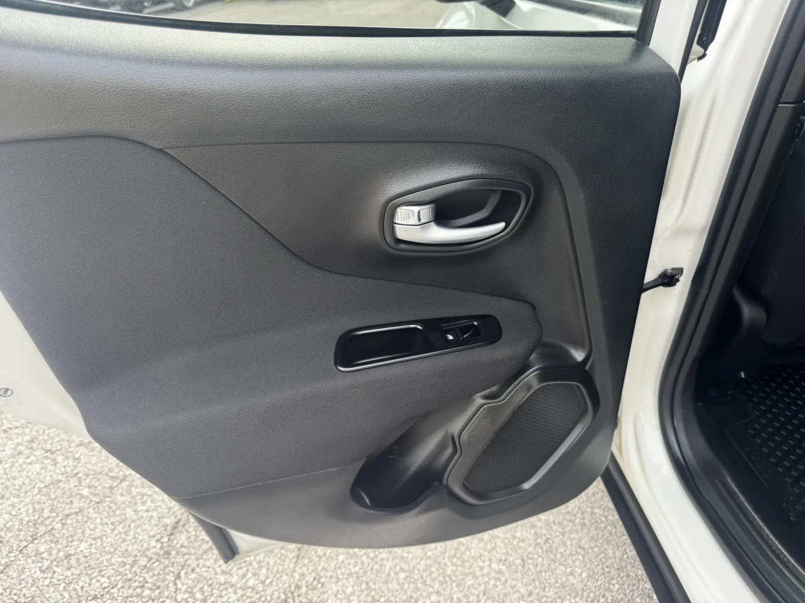 2021 Jeep Renegade Latitude - Photo 29