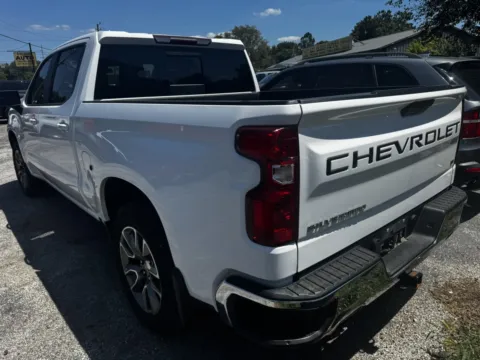 More photos of 2020 CHEVROLET SILVERADO 1500 LT at Mr. Care Auto, IN