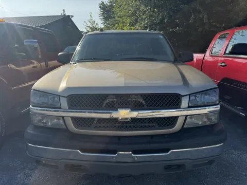 Photos of 2004 CHEVROLET SILVERADO 1500 CREW CAB for sale in Camby, IN at Mr. Care Auto