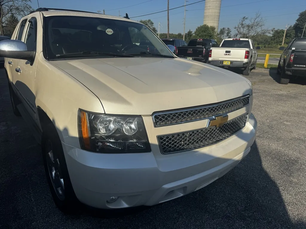 White 2013 CHEVROLET AVALANCHE LTZ for sale in Camby, IN