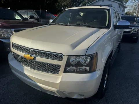 Another view of 2013 CHEVROLET AVALANCHE LTZ for sale in Camby, IN at Mr. Care Auto