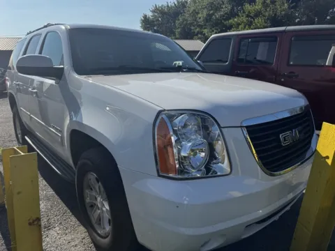 White 2010 GMC YUKON SLT for sale in Camby, IN