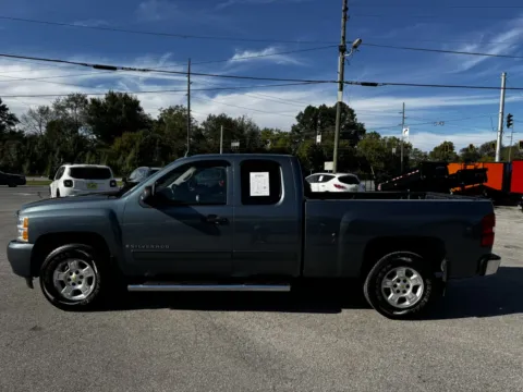 More photos of 2007 CHEVROLET SILVERADO 1500 EXT CAB at Mr. Care Auto, IN
