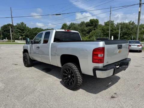 More photos of 2013 CHEVROLET SILVERADO 2500 HEAVY DUTY LT at Mr. Care Auto, IN