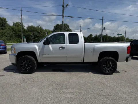 More photos of 2013 CHEVROLET SILVERADO 2500 HEAVY DUTY LT at Mr. Care Auto, IN