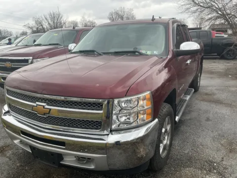 Red 2013 CHEVROLET SILVERADO 1500 LT for sale in Camby, IN