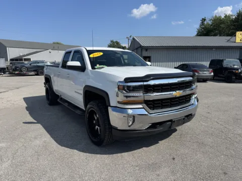 White 2018 CHEVROLET SILVERADO 1500 LT for sale in Camby, IN