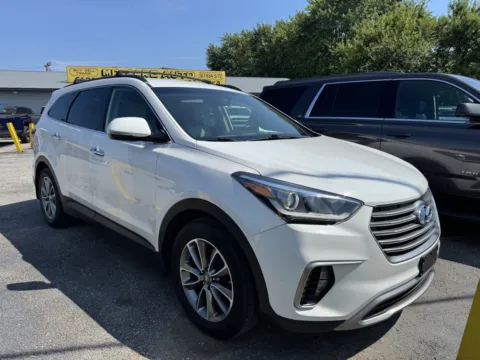 White 2017 HYUNDAI SANTA FE SE for sale in Camby, IN