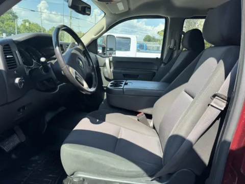 More photos of 2013 CHEVROLET SILVERADO 2500 HEAVY DUTY LT at Mr. Care Auto, IN