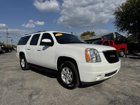 White 2013 GMC YUKON XL 1500 SLT for sale in Camby, IN
