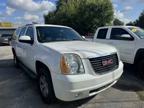 White 2013 GMC YUKON XL 1500 SLT for sale in Camby, IN
