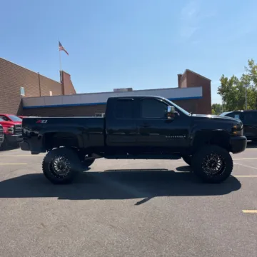 More photos of 2009 CHEVROLET SILVERADO 1500 LT at Mr. Care Auto, IN