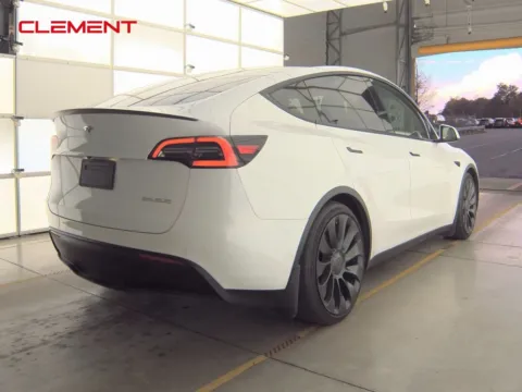 More photos of 2022 Tesla Model Y Performance at Clement Supercenter, MO