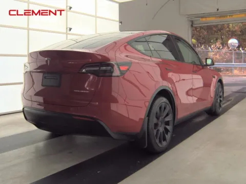 More photos of 2023 Tesla Model Y Long Range at Clement Supercenter, MO