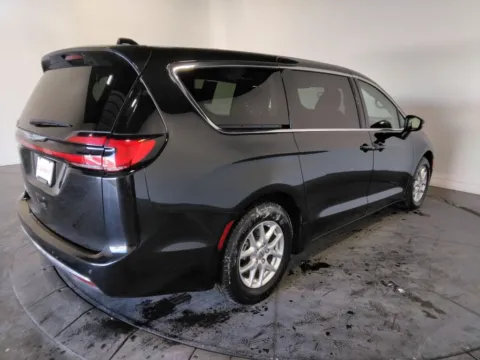 More photos of 2023 Chrysler Pacifica Touring L at Clement Supercenter, MO