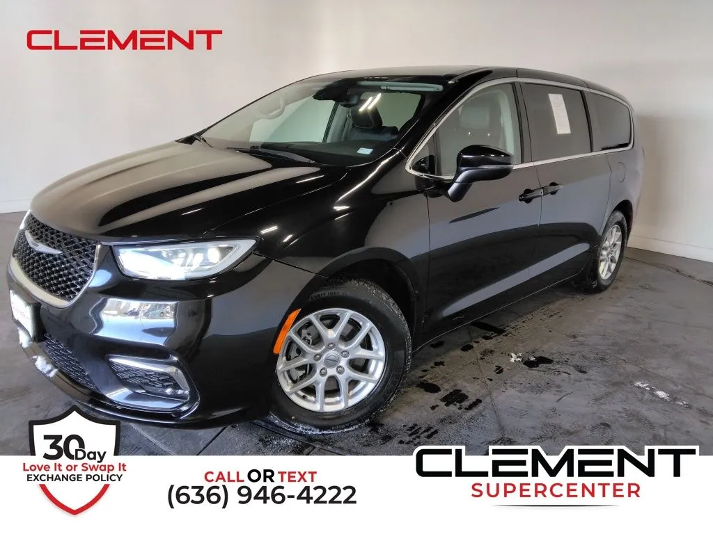 Black 2023 Chrysler Pacifica Touring L for sale in St. Charles, MO