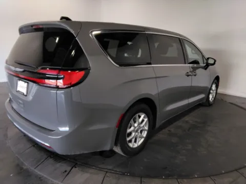 More photos of 2023 Chrysler Pacifica Touring L at Clement Supercenter, MO
