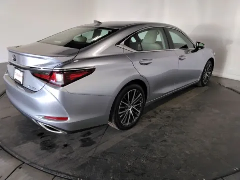 More photos of 2022 Lexus ES 350 at Clement Supercenter, MO