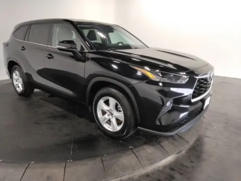 More photos of 2024 Toyota Highlander LE at Clement Supercenter, MO