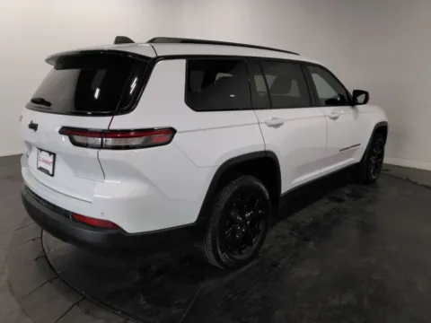 More photos of 2024 Jeep Grand Cherokee L Altitude at Clement Supercenter, MO