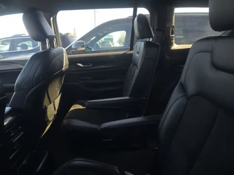 More photos of 2023 Jeep Grand Cherokee L Altitude at Clement Supercenter, MO