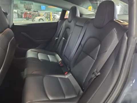 More photos of 2021 Tesla Model 3 Standard Range Plus at Clement Supercenter, MO