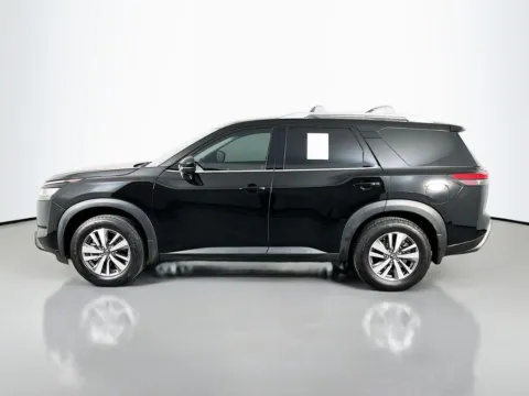 More photos of 2023 Nissan Pathfinder SL at Clement Supercenter, MO