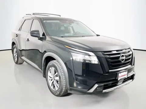 More photos of 2023 Nissan Pathfinder SL at Clement Supercenter, MO