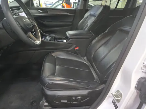 Another view of 2023 Jeep Grand Cherokee Limited for sale in St. Charles, MO at Clement Supercenter