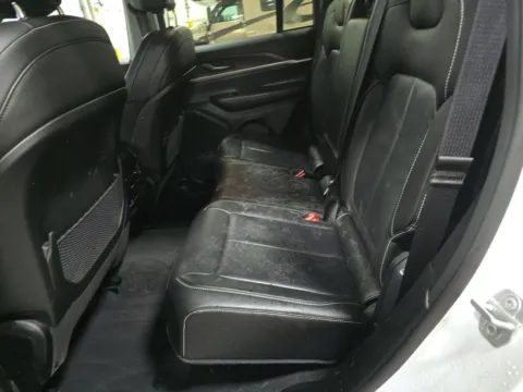 More photos of 2023 Jeep Grand Cherokee Limited at Clement Supercenter, MO