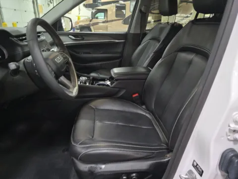 Another view of 2023 Jeep Grand Cherokee Limited for sale in St. Charles, MO at Clement Supercenter