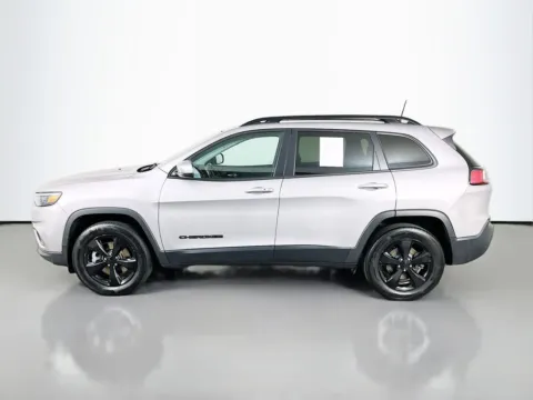 More photos of 2020 Jeep Cherokee Altitude at Clement Supercenter, MO